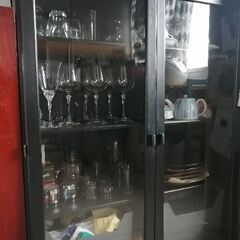黒　食器棚