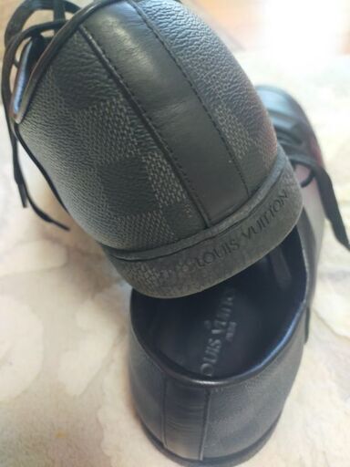 スニーカー louisvuitton