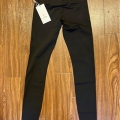 お値下げしました。上下セット価格 TAVINOIR タビノアール ヨガウェア