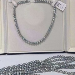 真珠のネックレス.