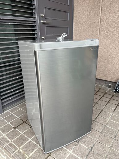１ドア冷凍庫　60リットル　右開き