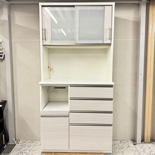 W 17499  NITORI ２枚ガラス扉キッチンボード   ◆大阪市内・東大阪市他 5,000円以上ご購入で無料配達いたします！◆ ※京都・高槻・枚方方面◆神戸・西宮・尼崎方面◆生駒方面、大阪南部方面　それぞれ条件付き無料配送あり！