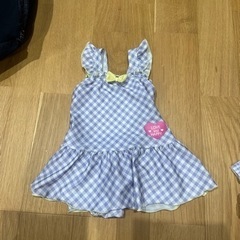 女の子の水着　各500円