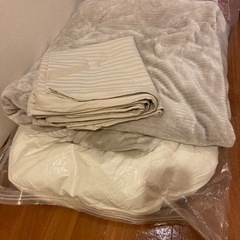 ニトリ　羽毛布団、毛布、カバー
