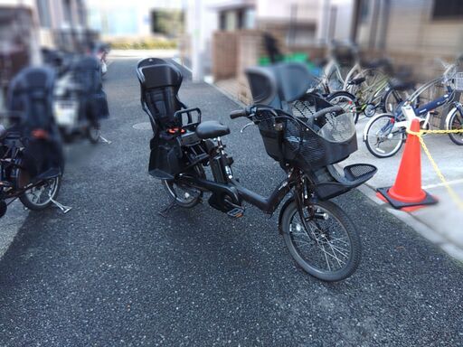 59️土日もお子様と土足のまま、いろいろなタイプの電動自転車のご試乗可能です。  ️電動自転車・リサイクル専門店　　ご試乗をしてから、ご購入できます。  ２０インチ、チャイルドシート、２人乗り、３人乗り、１人乗り電動自転車  バカ良心的な電動自転車屋１００日間・安心の無料点検・️無料交換保証サービス付き  後ろチャイルドシートを大きめのかごに変更のオプション無料です。  バッテリーは新品の９０％以上の性能です。  １回の充電で３０Ｋｍ
