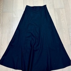 GUのフレア黒色ロングスカート