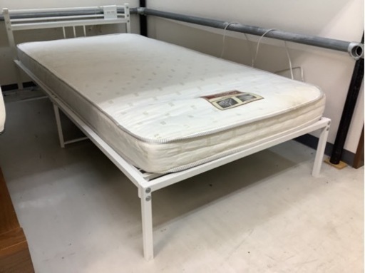 【リサイクルサービス八光】幅97.5cm　ニトリ　2口コンセント宮棚付き　シングルパイプベッド