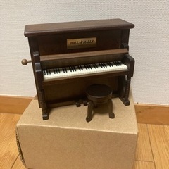 ピアノ型のオルゴール