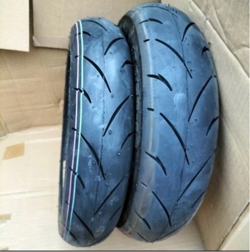 10インチ　タイヤ新品　二本セット