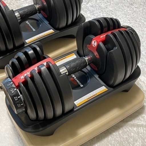 【純正品】ボウフレックス可変式ダンベル・美品　2Kg～24Kg（2個組)  台座付き・Kg表記