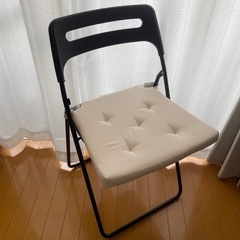 IKEA  ニッセ 折りたたみ椅子　チェアパット付き　使用期間1年