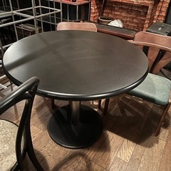 カフェ　テーブル