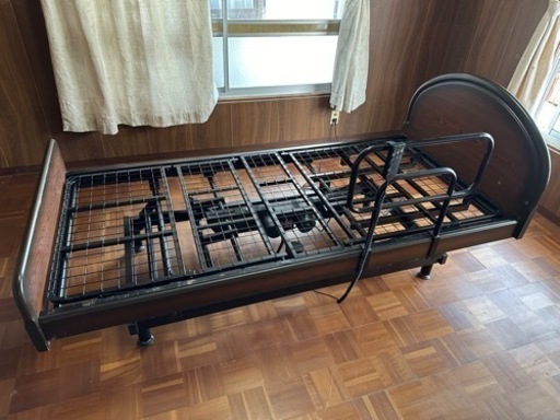 電動ベッド、マットレスは無し
