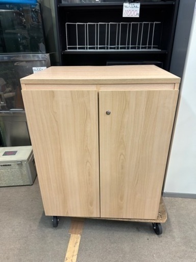 木製保管庫　収納家具　本棚 鍵あり