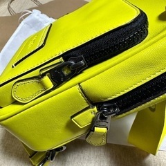 コーチ ボディバッグ イエロー ワイドショルダー レザー