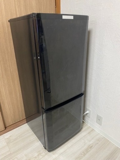 [配送可能]　三菱 冷蔵庫 ボトム冷凍室 右開き 146L サファイアブラック MR-P15A B