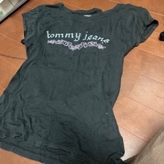 Tommyジーンズ　tシャツ