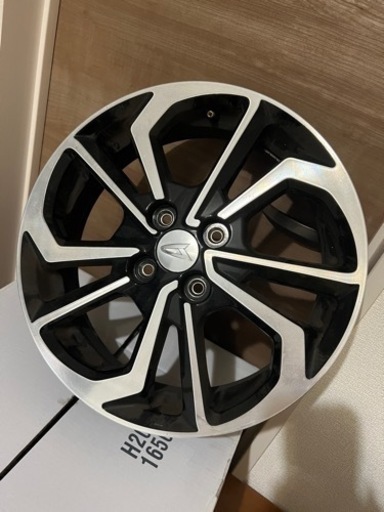 車のパーツ タイヤ、ホイール
