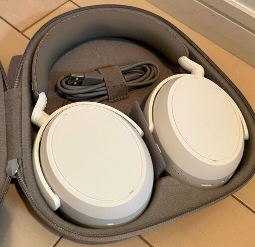 ワイヤレスヘッドホン（Sennheiser MOMENTUM 4 Wireless）