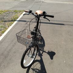 ほぼ新品 20インチ折りたたみ自転車  シマノ 6段変速 フロントライト カギ カゴ付  [AJ-08]