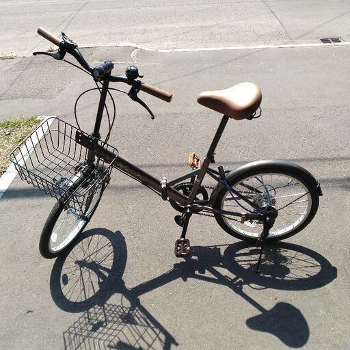 ほぼ新品 20インチ折りたたみ自転車  シマノ 6段変速 フロントライト カギ カゴ付  [AJ-08]