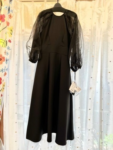 お値引きいたしました。\nかわいい袖のドレスです