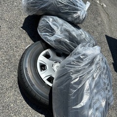ハイエース　純正ホイール、タイヤセット　新車取り外し