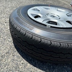 ハイエース　純正ホイール、タイヤセット　新車取り外し