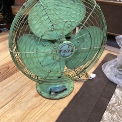 古い扇風機　　