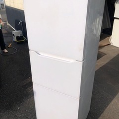 北九州市内配送無料　保証付き　2018年　ツインバード 3ドア冷凍冷蔵庫 幅52.5cm 199L 右開き HR-E919PW パールホワイト 庫内温度3段階切替 大容量冷凍室 トリプルセンサー搭載 製氷皿・製氷ケース付 燕三条