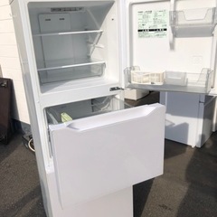 北九州市内配送無料　保証付き　2018年　ツインバード 3ドア冷凍冷蔵庫 幅52.5cm 199L 右開き HR-E919PW パールホワイト 庫内温度3段階切替 大容量冷凍室 トリプルセンサー搭載 製氷皿・製氷ケース付 燕三条