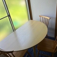 テーブル半円型　椅子3脚