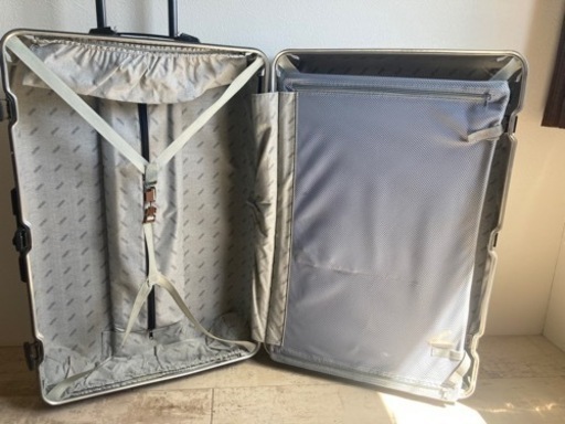 RIMOWA リモワ　ドイツ製軽量スーツケース大型　5/6まで！持ち手要修理 RIMOWA リモワ ドイツ製軽量スーツケース大型 5/6まで！持ち手要修理