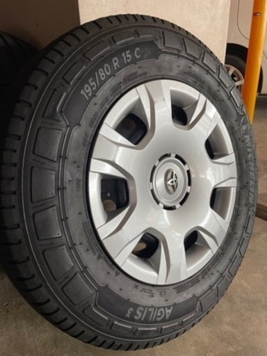 ハイエース195/80R15Cタイヤ・ホイールカバー4本セット
