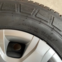 ハイエース195/80R15Cタイヤ・ホイールカバー4本セット