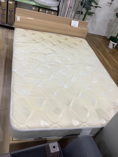 セミダブルベッド　木製　マットレス付　入荷致しました！