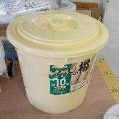 0503-085 【無料】漬物樽　プラスチック