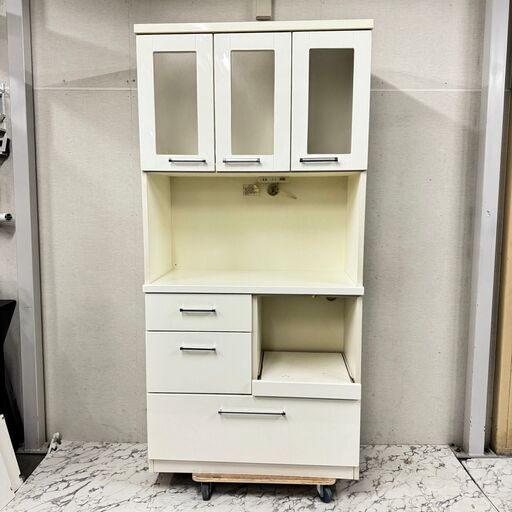 【激安ゲリラセール！！】17535  NITORI 3枚ガラス扉 キッチンボード   ◆大阪市内・東大阪市他 5,000円以上ご購入で無料配達いたします！◆ ※京都・高槻・枚方方面◆神戸・西宮・尼崎方面◆生駒方面、大阪南部方面　それぞれ条件付き無料配送あり！