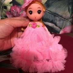 靴が　無い　けど　可愛い　ピンクな小さいキーホルダー付きお人形