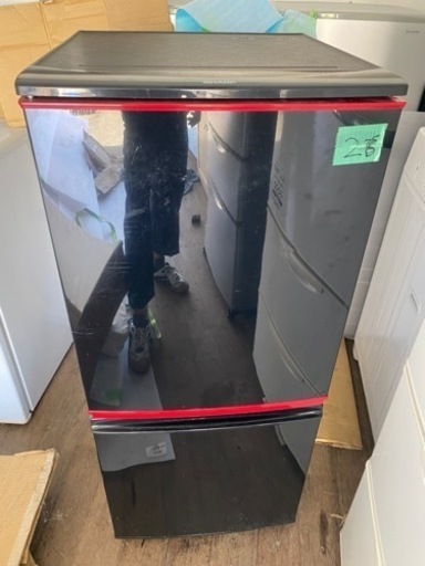 2️⃣6️⃣福岡市内配送無料 小型冷蔵庫 シャープ SHARP つけかえどっちもドア SJ-BK14Y 137L