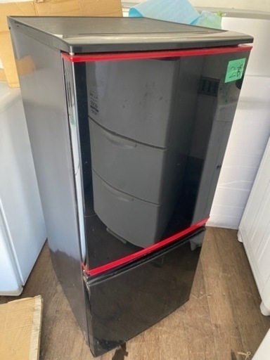 2️⃣6️⃣福岡市内配送無料 小型冷蔵庫 シャープ SHARP つけかえどっちもドア SJ-BK14Y 137L