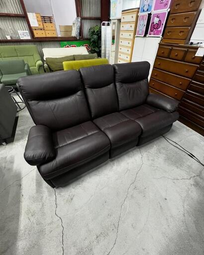 値下げ38,000円‼️美品 激安 電動リクライニング3Pソファ テーブル付き‼️