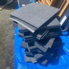 中古　タイルカーペット