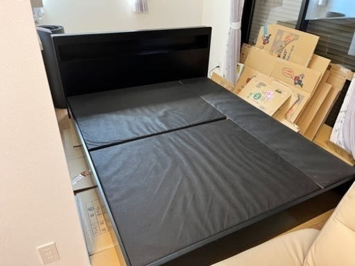 クイーンベッド黒　中古美品