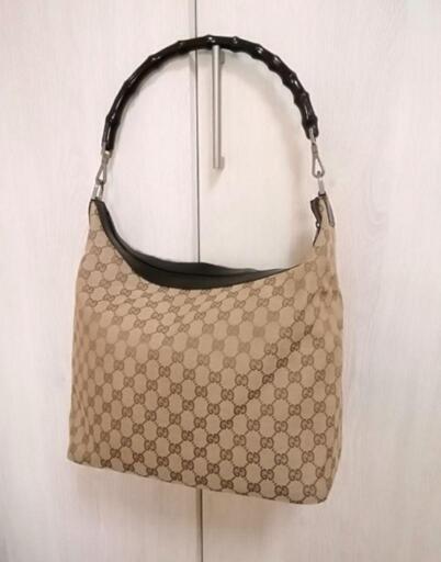 未使用近い非常に美品。GUCCI　大きめ　バンブー　GGロゴ柄　ショルダーバッグ