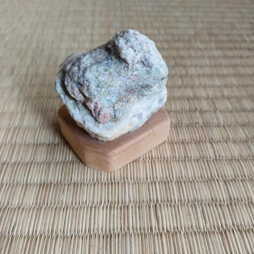 【希少】南極の石（小）手作りの台座付き