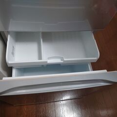 3ドア冷凍冷蔵庫　375L(右開き）