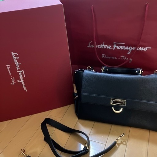 フェラガモ　バック