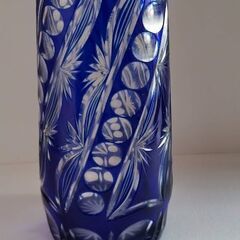 ブルーの色素敵な切子花瓶1