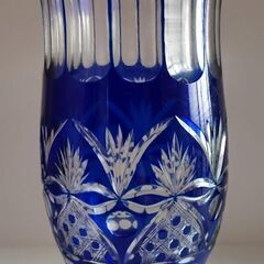 ブルーの色合いが素敵な切子花瓶2